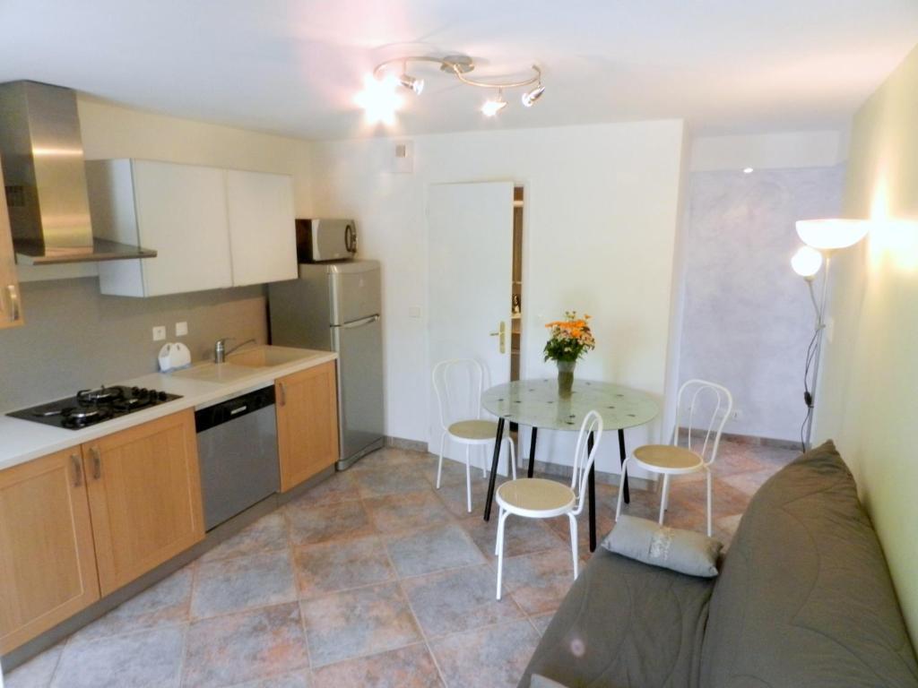 Les Platanes Apartment